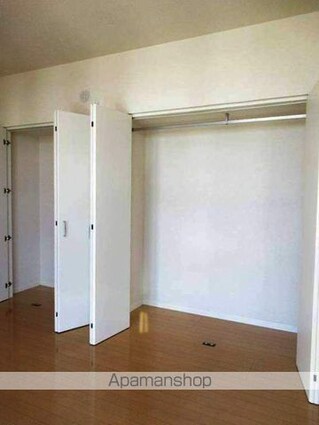 テラス新中通[2LDK/56.5m2]の収納