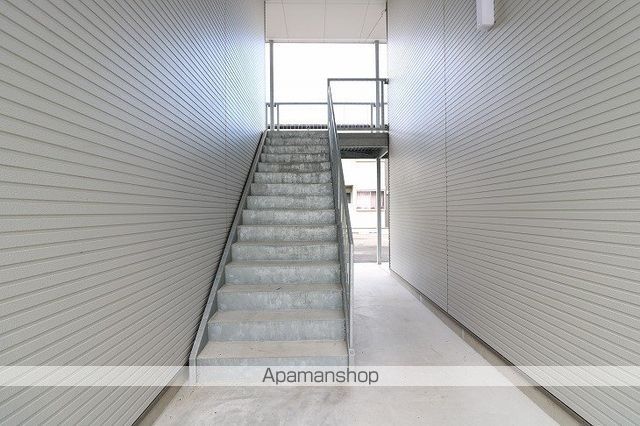 サンハイツ岡崎Kの玄関写真