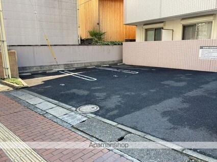 ドミールときめき坂[1K/30.21m2]の駐車場1