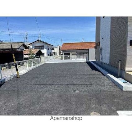 Ｇｒａｓｓｅ　Ｂ[3LDK/70.4m2]の駐車場