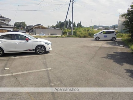 シャーメゾンシーマウスＡＢ棟[1LDK/43.75m2]の駐車場