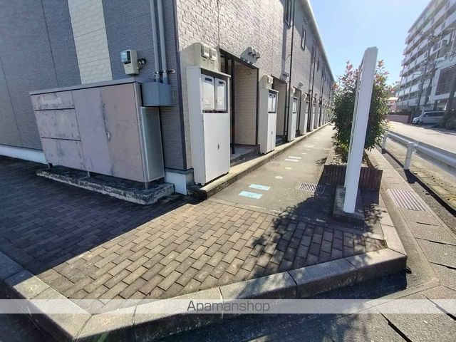レオパレス紅葉の玄関写真