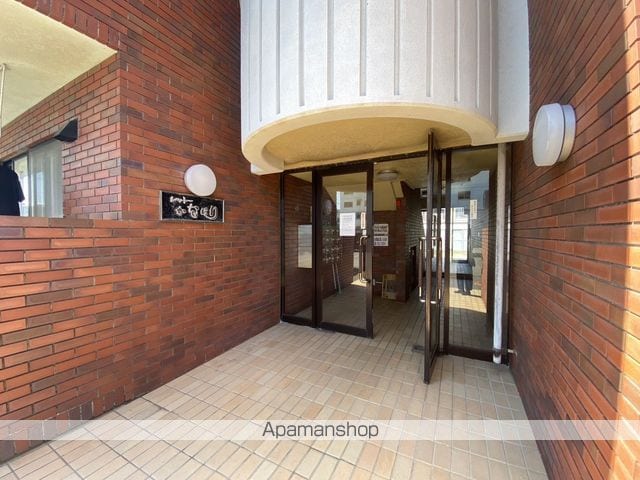 シャトーかなほりの玄関写真