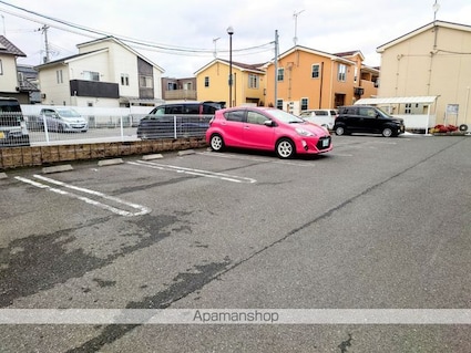 ＨＯＬＹＧＬＩＴＴＥＲ　Ｔ．Ｊ[2LDK/57.85m2]の駐車場1