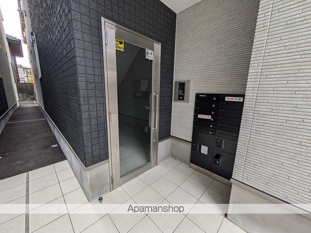 月光西川口町弐番館の玄関写真