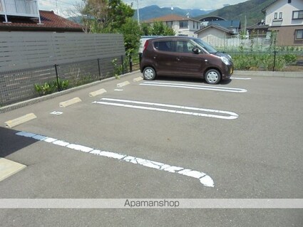 カーサ　エテルナ　Ⅱ[1LDK/50.6m2]の駐車場1