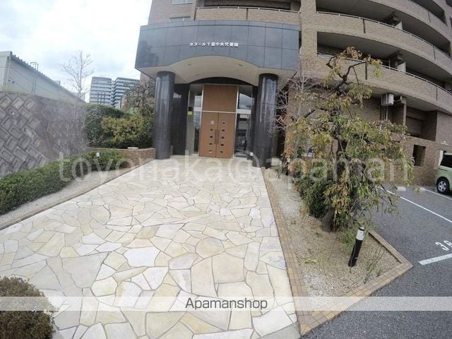 ボヌール千里中央弐番館の玄関写真