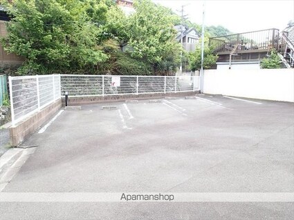 ルピエ紀三井寺[1K/27.18m2]の駐車場3
