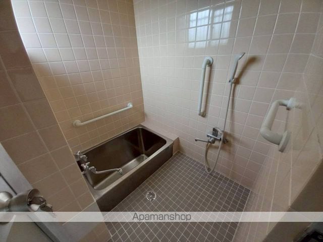 南中振1丁目戸建貸家の内装写真