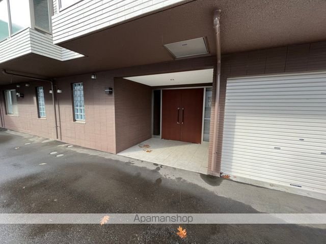 プレシェルト山の手通の玄関写真