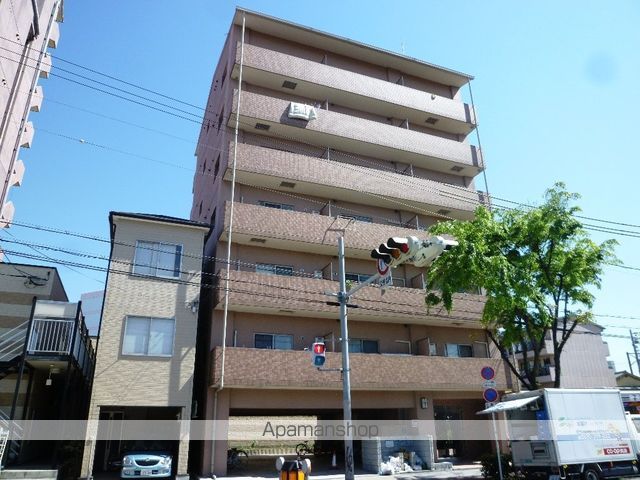 HUGE2の外観写真