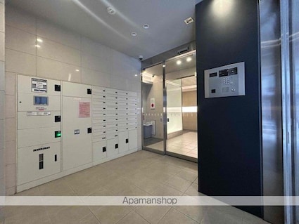 東京都千代田区岩本町２丁目[1K/31.26m2]のエントランス