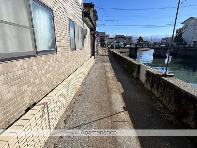 魚津市新角川戸建の外観写真