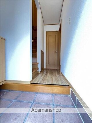 ファミーユ　Ａ[2LDK/59.6m2]の玄関