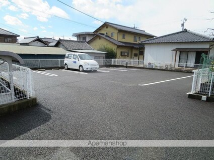山梨県甲斐市竜王[1R/32.9m2]の駐車場1