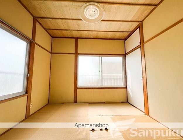 松山市 2階建 築44年の内装写真
