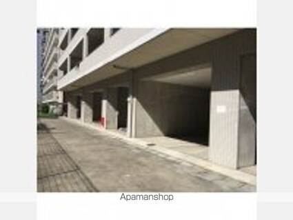 コンフォリア田町[2LDK/61.88m2]の駐車場1