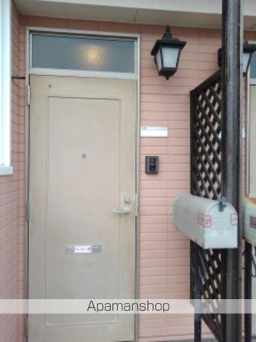 サン パレス クィーンの玄関写真