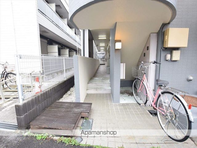 プチメゾンミカドIIIの玄関写真