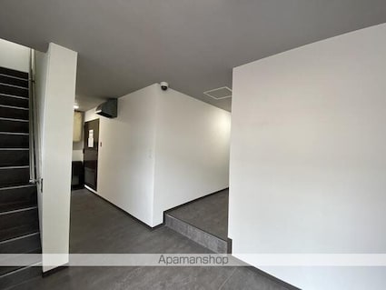 ウエストインパート１３[1R/17.82m2]のエントランス