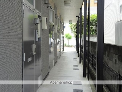 レオパレスパイナス松福[1K/20.28m2]の玄関