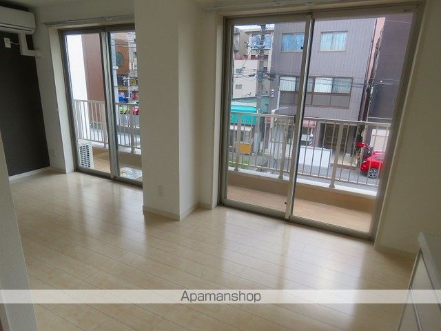 TOLERANCEの内装写真