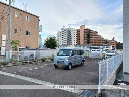 サニースイート[1LDK/46.83m2]の駐車場