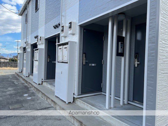 レオパレスシャルマン八田の玄関写真