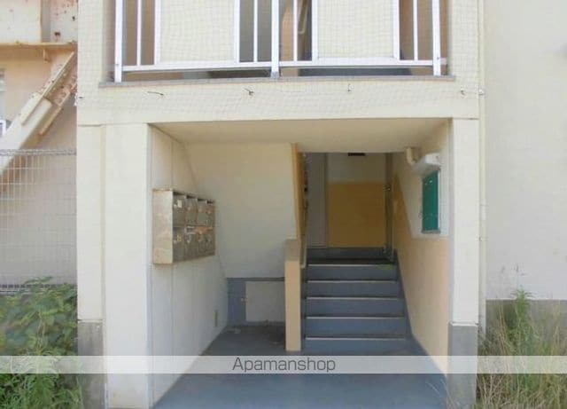 ビレッジハウス新居1号棟の玄関写真