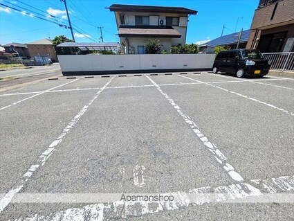 カトルセゾン[2DK/50.2m2]の駐車場