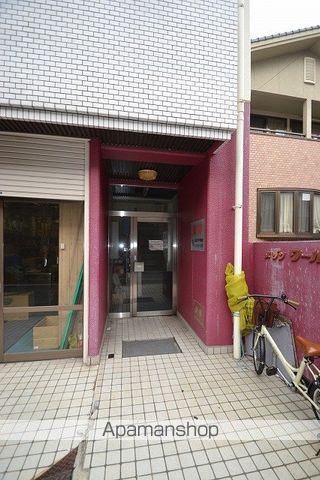 メゾンワールドの玄関写真