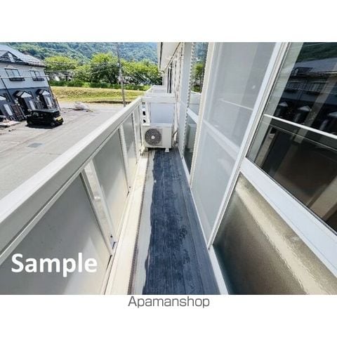 Surplus藤の内装写真