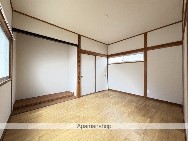亀山南2丁目戸建ての内装写真