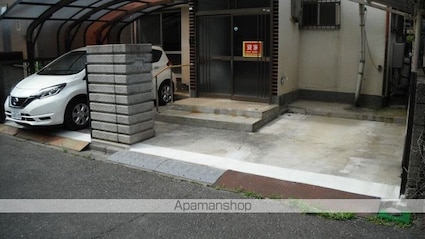 粟戸建て（３７０－７）[4DK/77.26m2]の駐車場