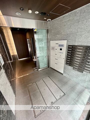 レジディア神田淡路町の玄関写真