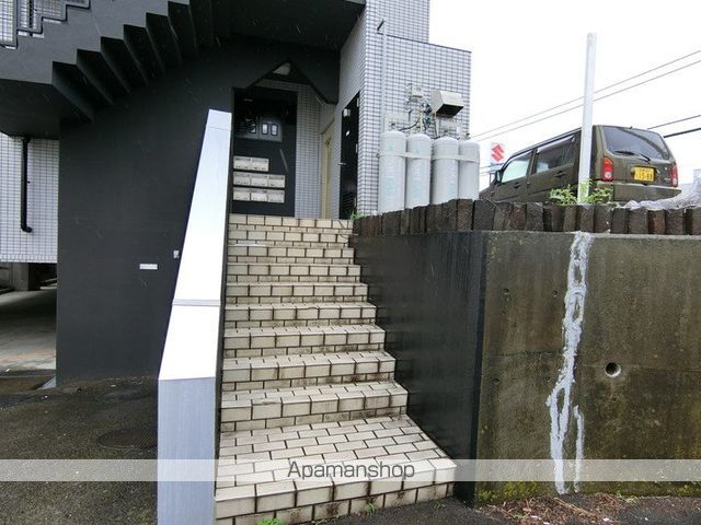 パープルマンションの玄関写真