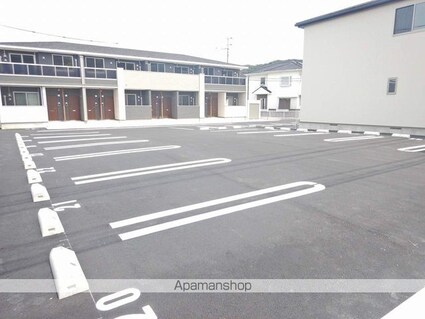 マーヴェラス　Ｅ[2LDK/54.85m2]の駐車場