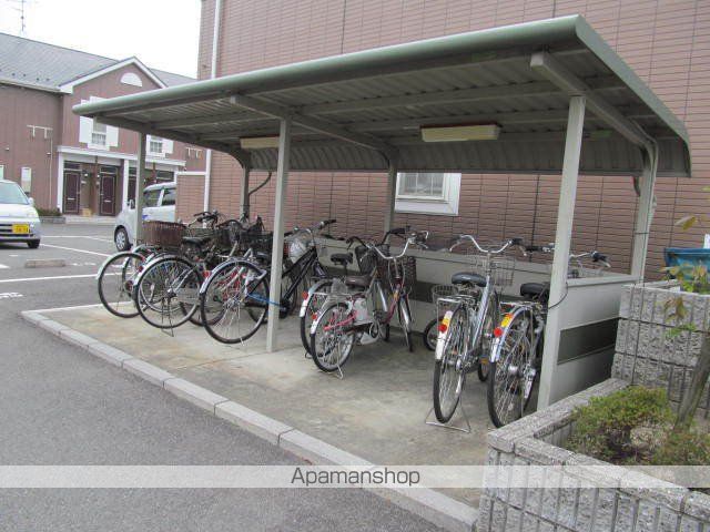 本今ガーデンスクエアーCの玄関写真