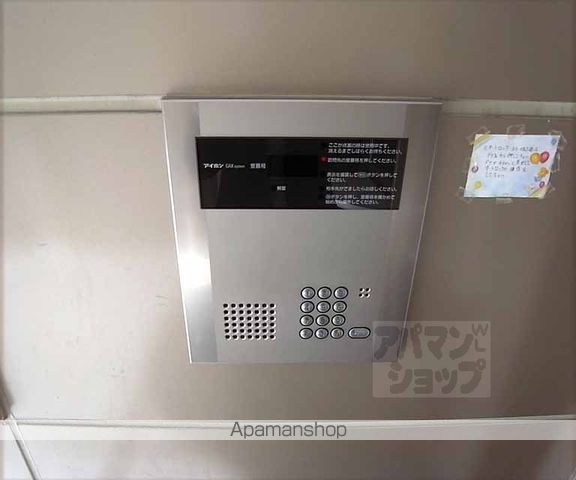 メゾンFの玄関写真