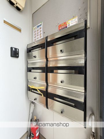 クレフラスト文芸大の外観写真