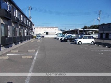 香川県坂出市築港町１丁目[1K/23.61m2]の駐車場2