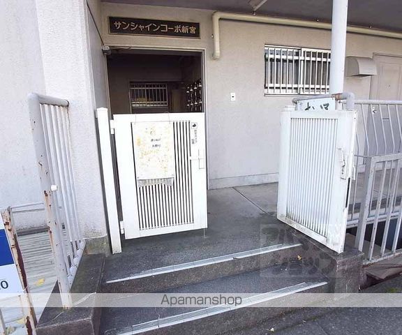 サンシャインコ-ポ新宮の玄関写真