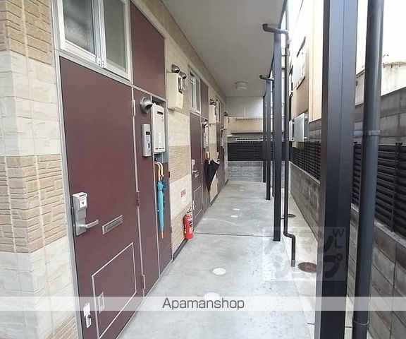 レオパレス円町の玄関写真