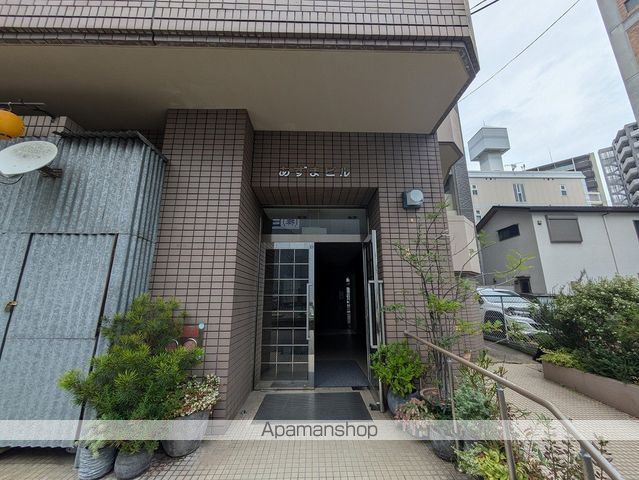 あずまビルの玄関写真