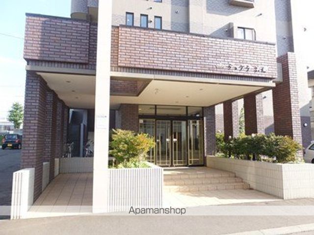 ティアラ本郷の玄関写真