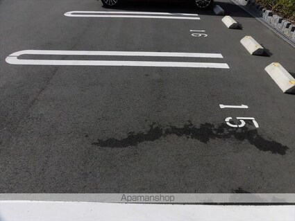 カーサ　デ　ベラーノⅠ[1LDK/44.21m2]の駐車場2