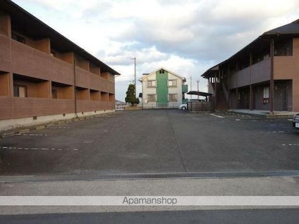 香川県高松市十川東町[1K/28m2]の駐車場
