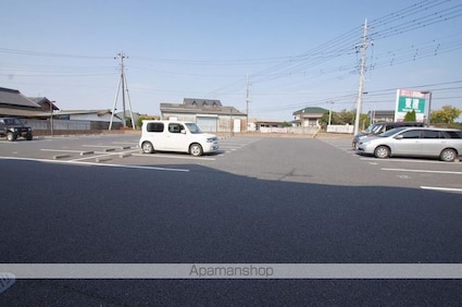 キングス・コート（ＫＩＮＧ’Ｓ　　ＣＯＡＴ）[2LDK/51.66m2]の駐車場1