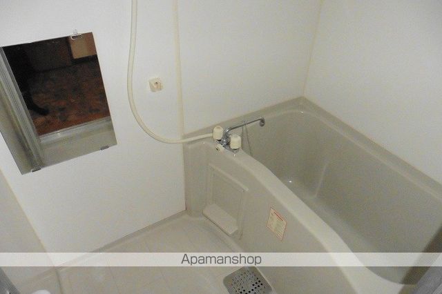 富山市 3階建 築25年の内装写真