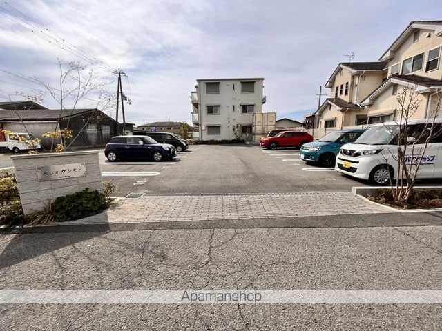 和歌山県和歌山市小雑賀[2LDK/62.03m2]の駐車場1
